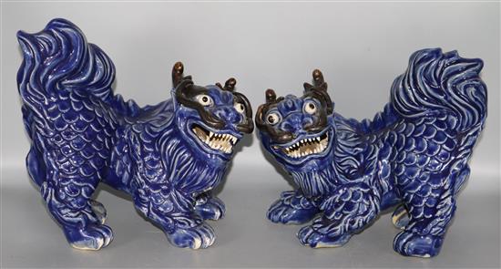 A pair of Chinese dogs of Fo